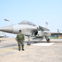 Indian President Droupadi Murmu Flies Rafale Fighter, Becomes First to Fly Two IAF Jets Image