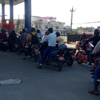 चाडबाडमा इन्धनको कालोबजारी रोक्न झापा प्रशासन आक्रामक Image