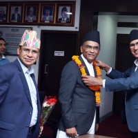 नवनियुक्त गभर्नर डा. पौडेलको अर्थमन्त्रीसँग भेटवार्ता Image