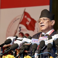 राजावादीहरू जनतालाई भ्रममा पार्न खोज्दैछन् : प्रचण्ड Image