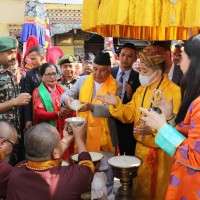 राष्ट्रपतिद्वारा बौद्धस्थित ल्हाखाङ गुम्बामा पूजा, आराधना Image