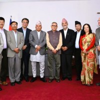 राष्ट्रपति पौडेलले नागरिक अगुवाहरूसँग भने संविधान बचाउनका लागि शहिद हुन तयार छु Image