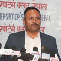 विप्लवमाथि माओवादी नेता दाहालका प्रश्नहरु : आफ्नो उत्पादन भन्दै पारिबाट आलु ल्याइ थपेर किन बेचेको ? Image