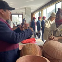 राष्ट्रिय सभागृहमा राउटेका भाँडा बिक्रीमा, फोटो खिच्नेको भीडले व्यापार ओझेलमा Image