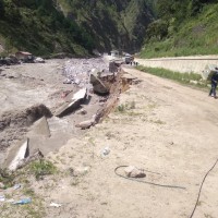 ल्हेन्दे खोलाको बाढी पछिको अवस्था फोटोमा हेर्नुहोस् Image