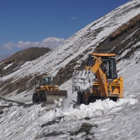 मुस्ताङको साङ्ता मतदान केन्द्र पुग्न हिउँ पन्छ्याइँदै Image