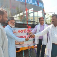 भोक्राहामा विद्यालयलाई चन्दा संकलन गरेर बस हस्तान्तरण Image