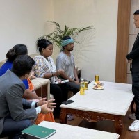 गरिमा हत्याकाण्ड: न्यायको मागसहित आन्दोलित बुवाआमासँग गृहमन्त्री वार्ता गर्दै Image