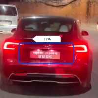 एमाले नेता कडरियाको टेस्लामा बालेनको सवारी, विमानस्थलमै ट्वाँ परे ओली निकट कार्यकर्ता Image