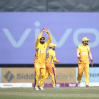 रोयल्सका विनोद चम्किए, विराटनगरलाई १५६ रनको लक्ष्य Image